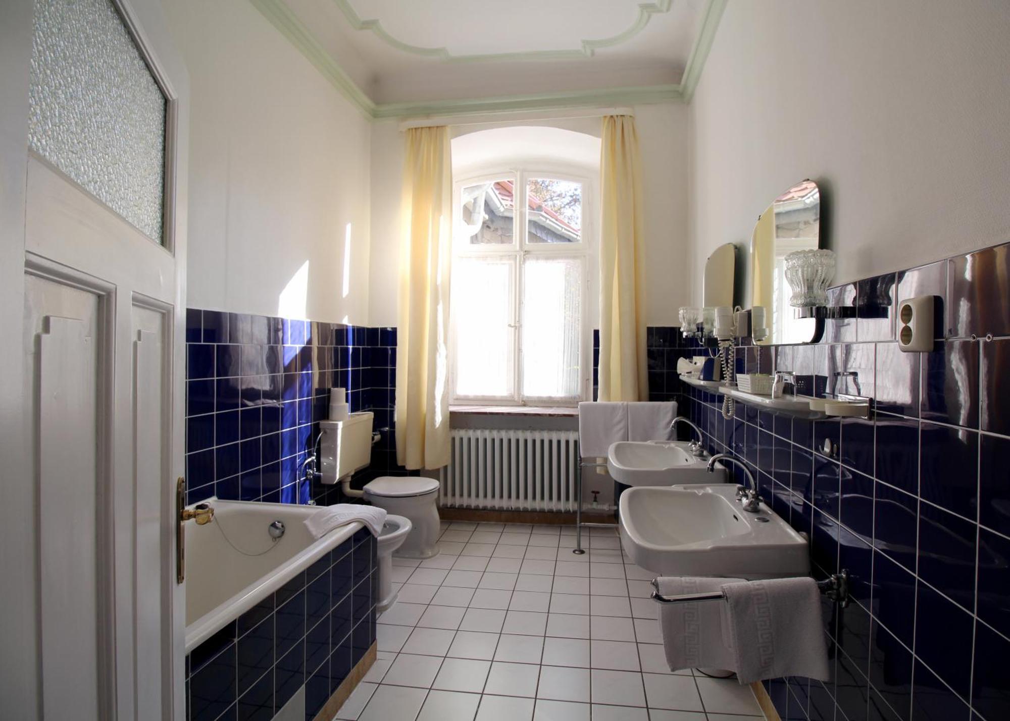 Historisches Hotel Zum Schwan Бад Карлхафен Екстериор снимка
