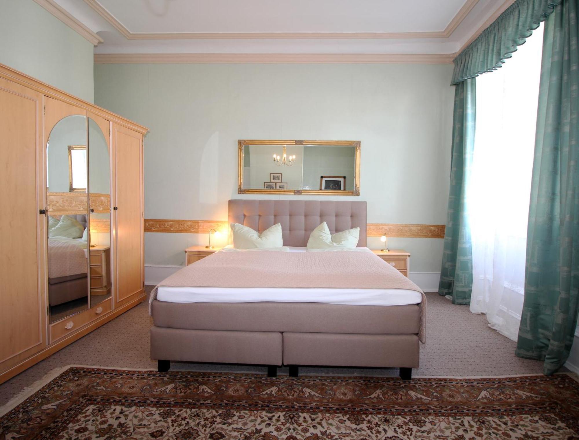 Historisches Hotel Zum Schwan Бад Карлхафен Екстериор снимка