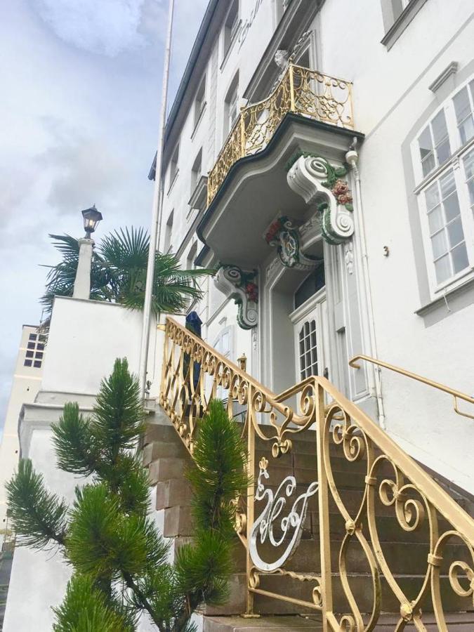 Historisches Hotel Zum Schwan Бад Карлхафен Екстериор снимка