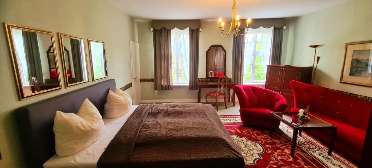Historisches Hotel Zum Schwan Бад Карлхафен Екстериор снимка